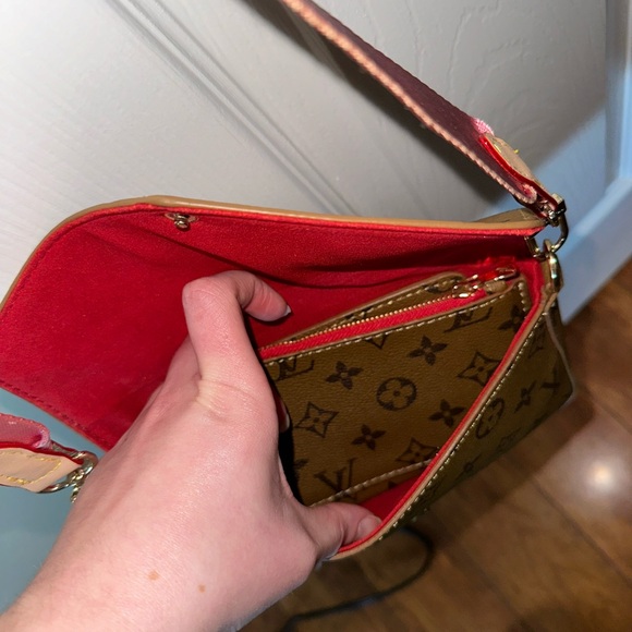 Louis Vuitton Crossbody Bag with two wallets - Picture 7 of 8